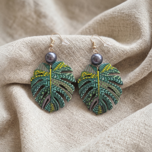Boucles d'oreilles monstera tropicales et perle nacrée