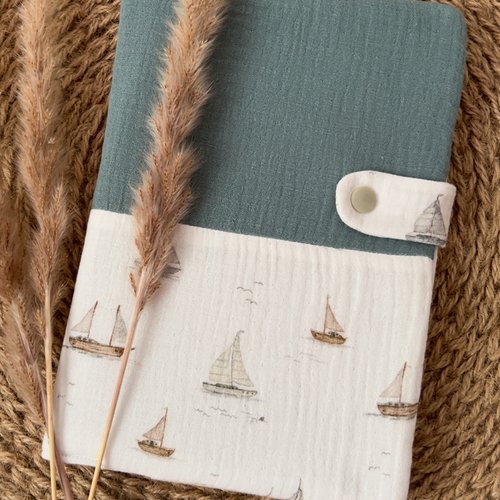 Protège carnet de santé « bateau sur l’eau »