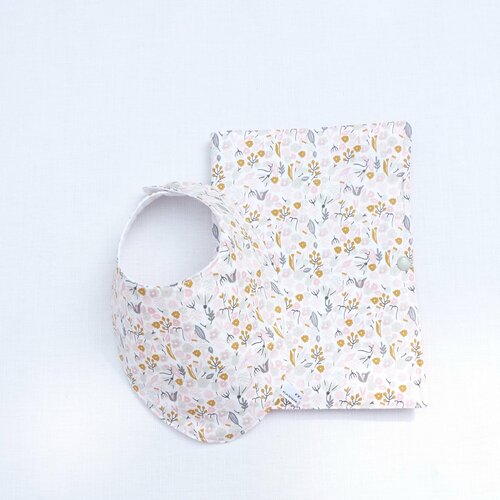 Ensemble naissance protège carnet de santé/bavoir « lou »