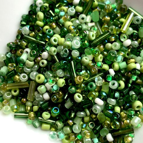 Perles de rocaille mélange de tons vert  2 mm  - lot de 15gr