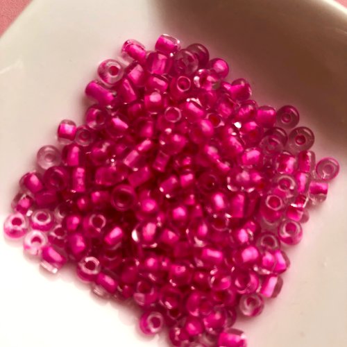 Perles de rocaille translucide noyau rose 4 mm  - lot de 15gr