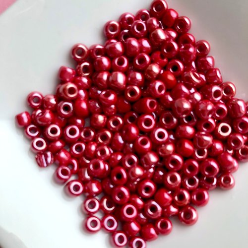 Perles de rocaille rouge brillant  4 mm  - lot de 15gr