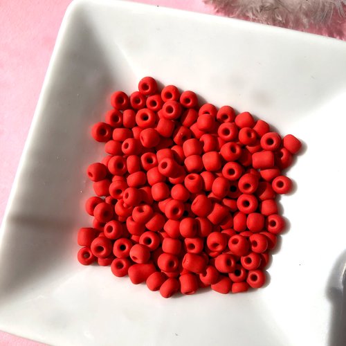 Perles de rocaille rouge aspect mat  4 mm  - lot de 12 gr