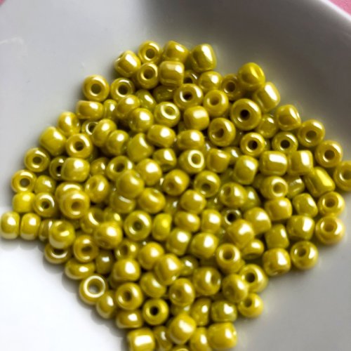 Perles de rocaille jaune nacré  4 mm  - lot de 7 gr