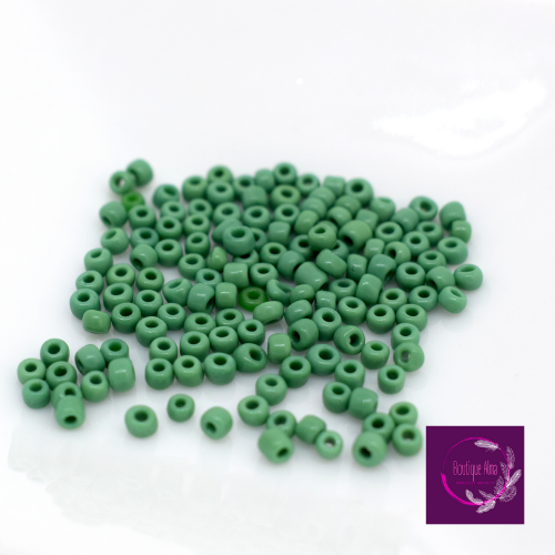 Perles de rocaille de verre ton vert opaque 2 mm  -