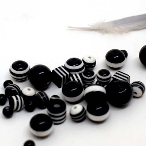 Perles rondes rayées noires et blanches assortiment  - lot de 34 perles