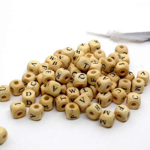 Perle cube à lettre en bois naturel - 8 mm