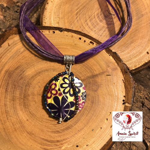 Collier pendentif femme violet coquillage et perles montées sur fil d'argent bijou de créateur
