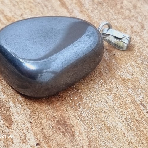 Pendentif en hématite 28 mm
