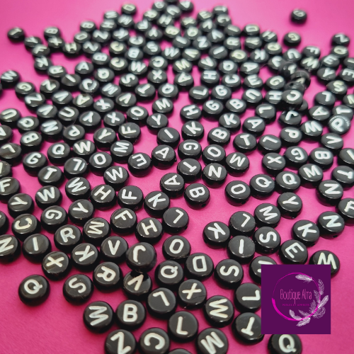 Perles acryliques,100 rondes noires lettres blanches 7mm