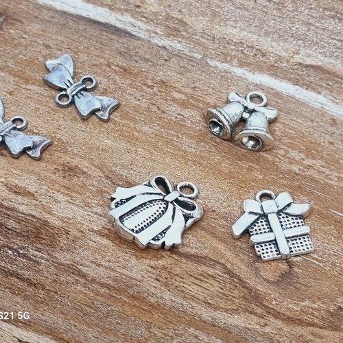 Lot de 5 breloques noël