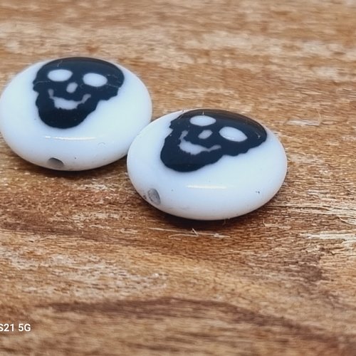 Lot de 2 perles "tête de mort" blanche et noire diam 10 mm