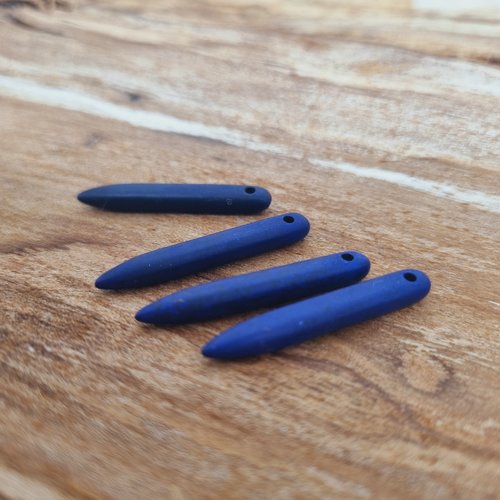 Aiguillettes pierre howlite bleu longueur 34 mm x 4