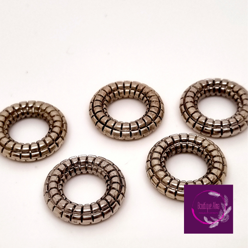 Lot de 5 perles forme grenade en acrylique