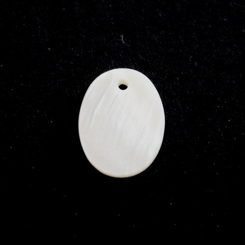 1 sequin ou breloque médaille en nacre - ovale - 13 x 18 mm
