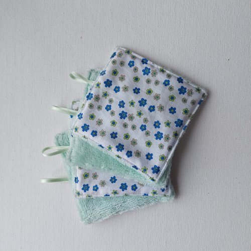 Lingettes démaquillantes motifs fleurs bleues  en lot de 4