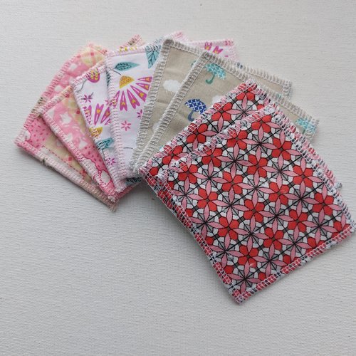 Lingettes démaquillantes assorties