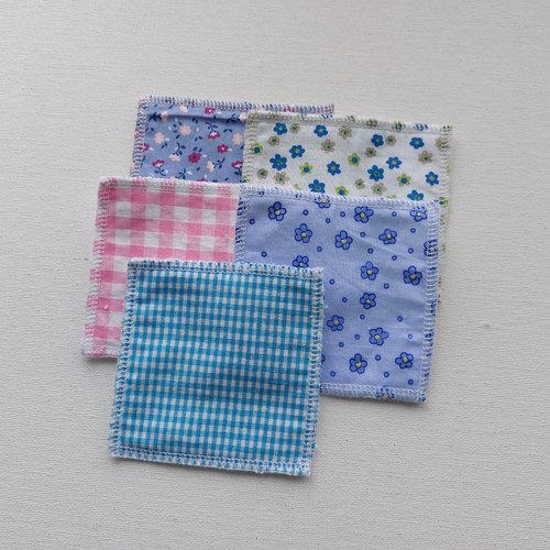 Lingettes démaquillantes assorties