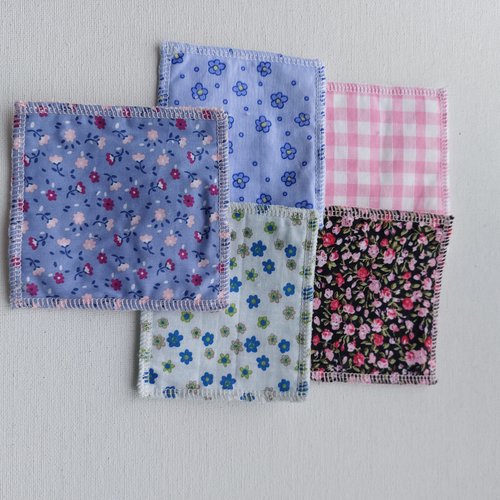 Lingettes démaquillantes fleurs  5 modèles 8,5 cm
