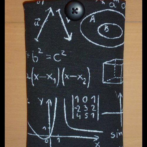 Etui i-phone "formules de mathématiques" en tissu coton noir, entièrement doublé avec du tissu molletonné noir
