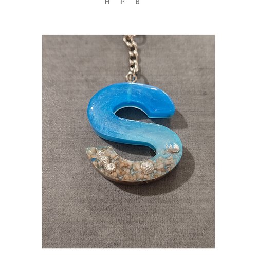 Porte clé alphabet en résine "s"