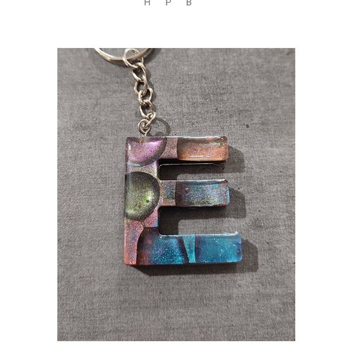 Porte clé alphabet en résine "e"