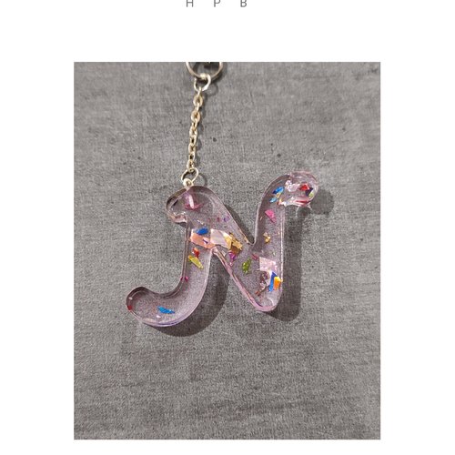 Porte clé alphabet en résine "n"