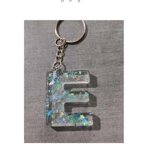 Porte clé alphabet en résine "e"