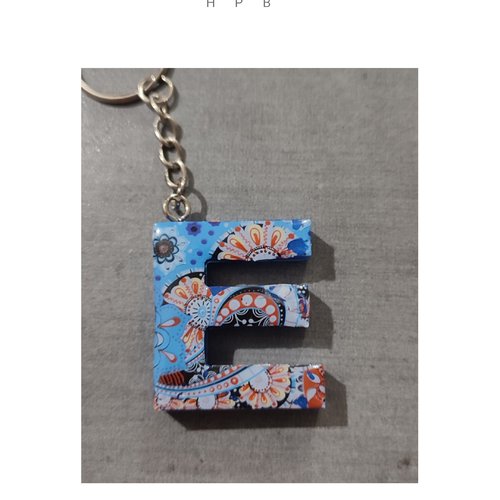 Porte clé alphabet en résine "e"