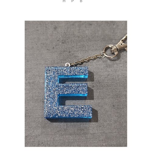 Porte clé alphabet en résine "e"