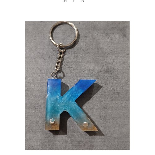 Porte clé alphabet en résine "k"