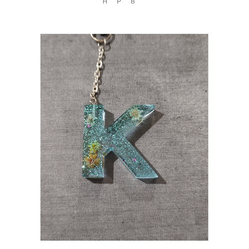 Porte clé alphabet en résine "k"