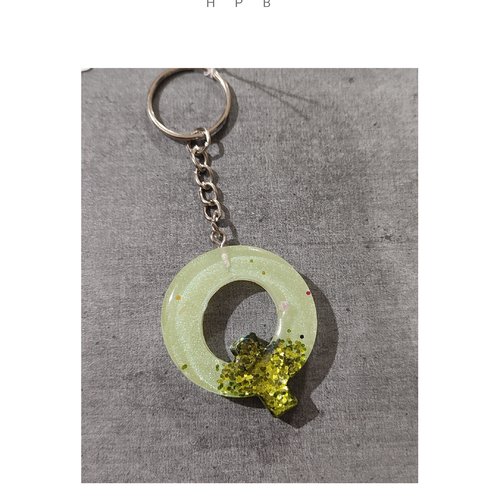 Porte clé alphabet en résine "q"