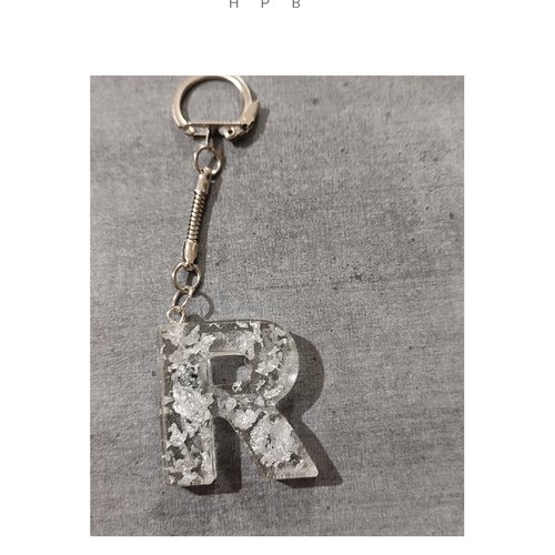 Porte clé alphabet en résine "r"