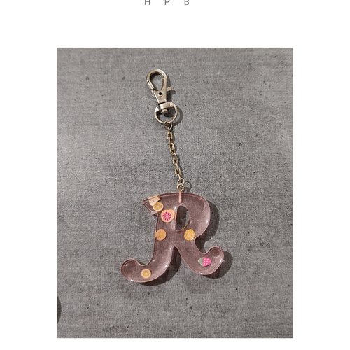 Porte clé alphabet en résine "r"