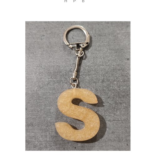 Porte clé alphabet en résine "s"