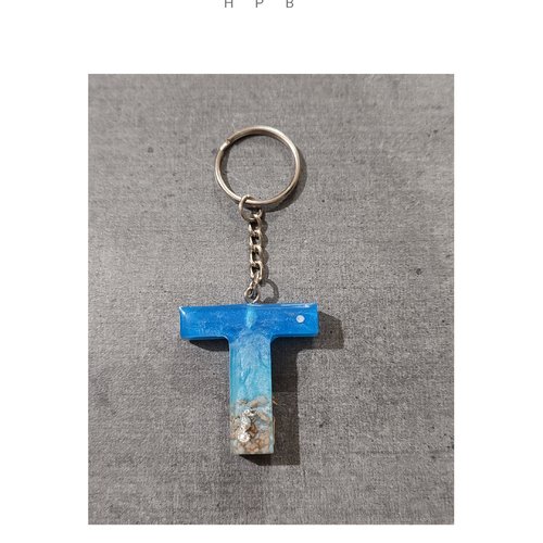 Porte clé alphabet en résine "t"