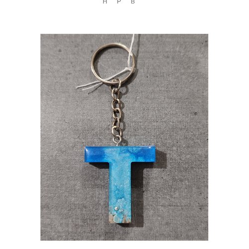 Porte clé alphabet en résine "t"