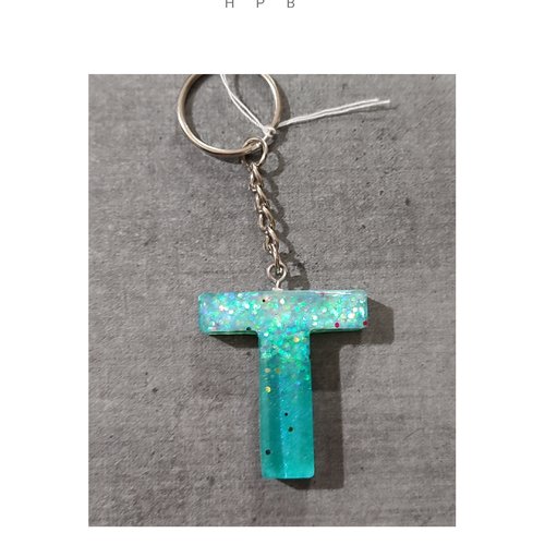 Porte clé alphabet en résine "t"