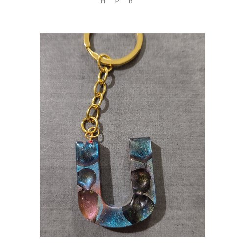 Porte clé alphabet en résine "u"
