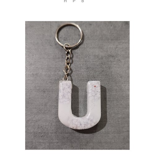 Porte clé alphabet en résine "u"