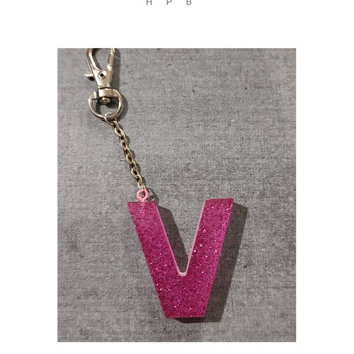 Porte clé alphabet en résine "v"
