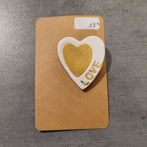 Broche en argile
