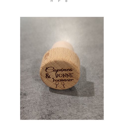 Bouchon en bois gravé