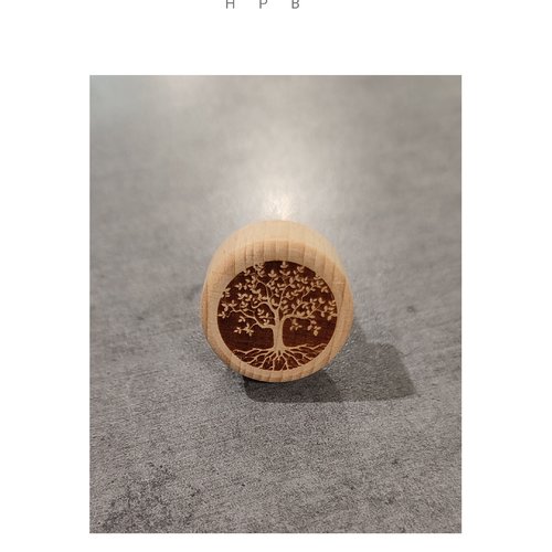 Bouchon en bois gravé