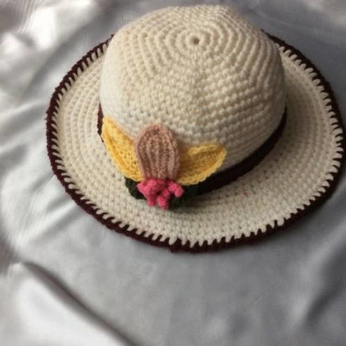 Chic et élégant  chapeau au crochet de acrylique