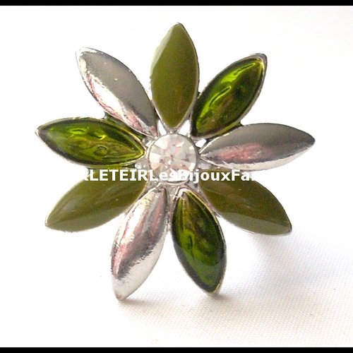 Bague en émail fleur verte argenté avec strass transparent