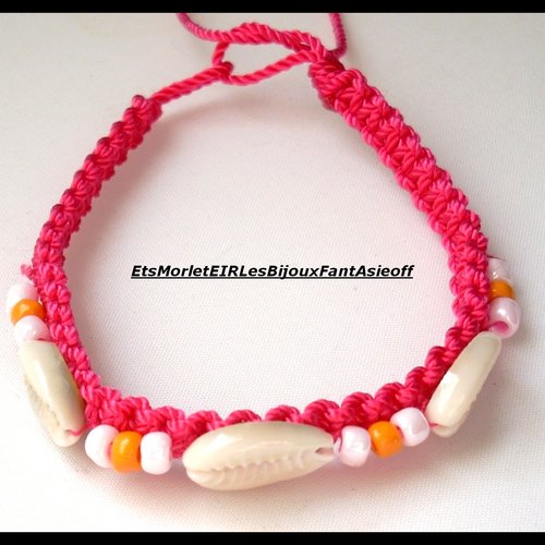 Bracelet en macramé et perles cauri rose