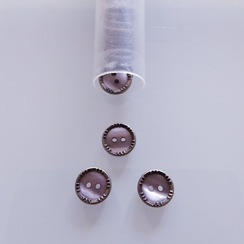 Boutons fantaisies - lot de 12 boutons - matière plastique et aluminium 
