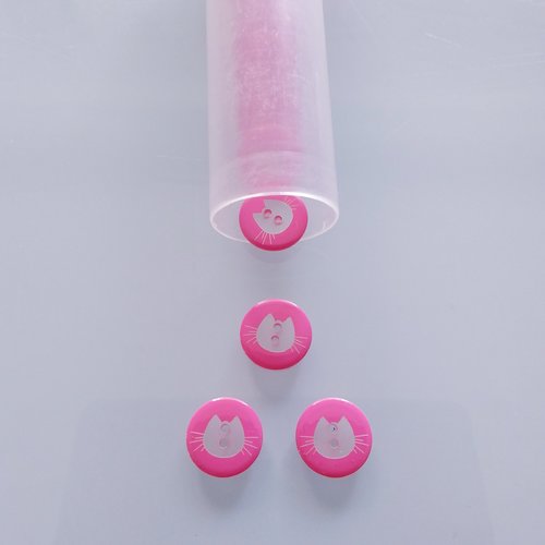 Boutons fantaisies - lot de 6 boutons - matière plastique 